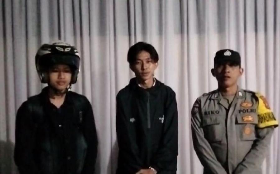 Personel Polsek Sindang Kelingi Laksanakan Pengawalan 2 Mahasiswa Pulang ke Lubuklinggau