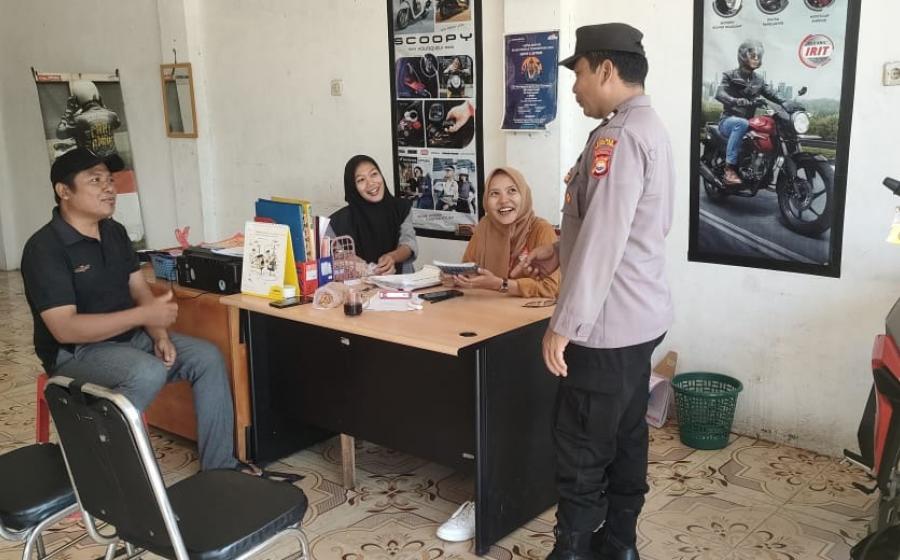 Ngobrol Bersama Warga, Anggota Polsek Ketahun Sampaikan Imbauan Kamtibmas