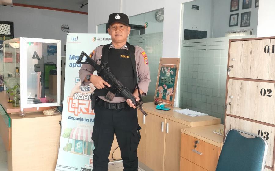 Berikan Rasa Aman dan Kondusif Saat Bertransaksi Polsek Ketahun Lakukan Pam Bank BPD