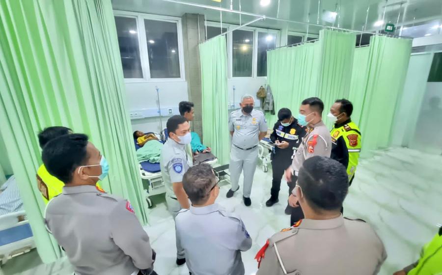  Seluruh Korban Kecelakaan Bus Bhinneka di Tol Km 41 Karawang Terjamin Jasa Raharja  Jakarta – Jasa Raharja menjamin seluruh korban bus Bhinneka yang mengalami kecelakaan lalu lintas di jalan tol KM. 41 Karawang Barat, Jawa Barat, pada Minggu (31/12/2023)