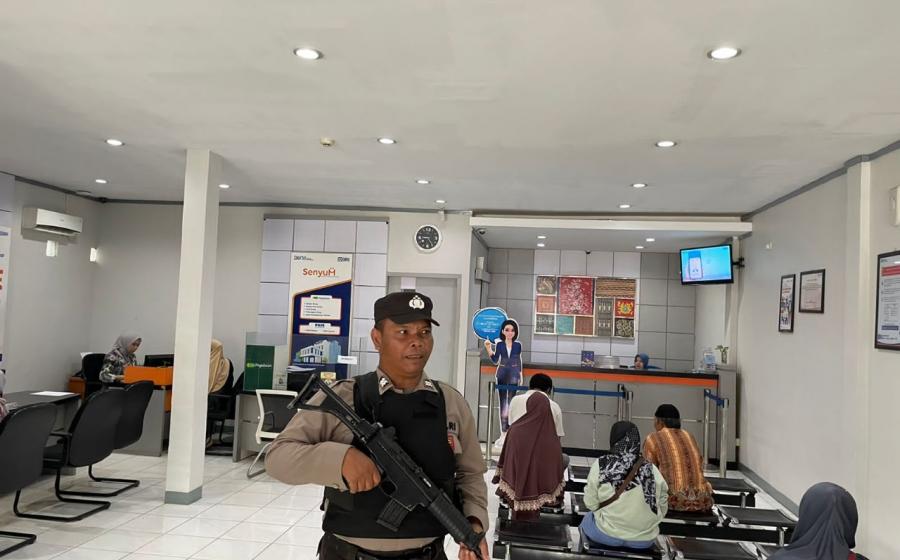 Personel Polsek Ketahun Kontrol Bank BRI, Berikan Rasa Aman dan Kondusif