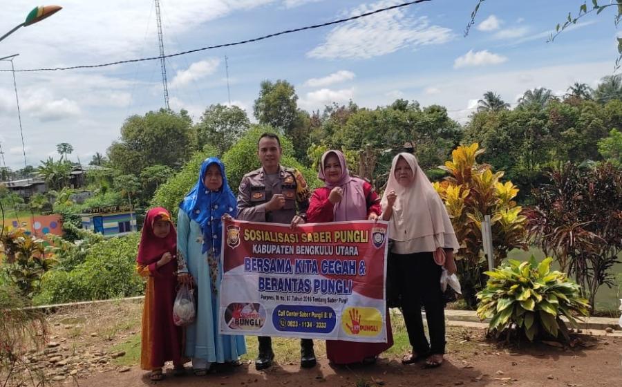 Cegah Pungli, Bhabinkamtibmas Polsek Padang Jaya Sosialisasi Saber Pungli Kepada Warga