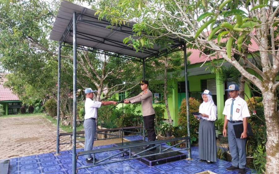 Police Go To School, Kapolsek Giri Mulya Menjadi Pembina Upacara di SMAN 9 Bengkulu Utara