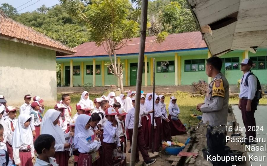 Bhabinkamtibmas Police Goes To School, Sambang ke SDN 72 Kaur 