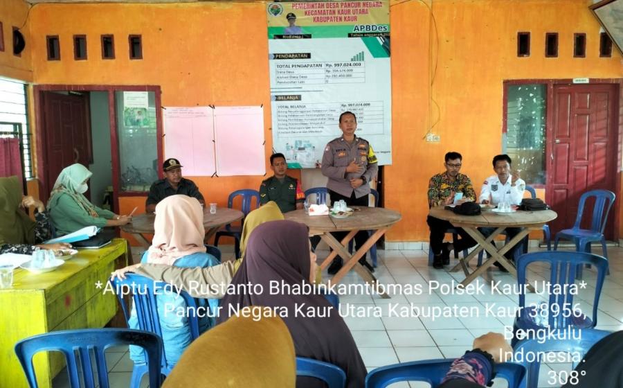 Hadiri Musdes, Bhabinkamtibmas Polsek Kaur Utara Ingtakan Skala Prioritas Penggunaan DD Sesuai Permendes PDTT