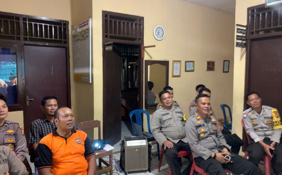 Kapolsek Beserta Anggota Polsek Batik Nau Nonton Bareng Acara Pentas Musik yang Bertajuk Peace Harmony