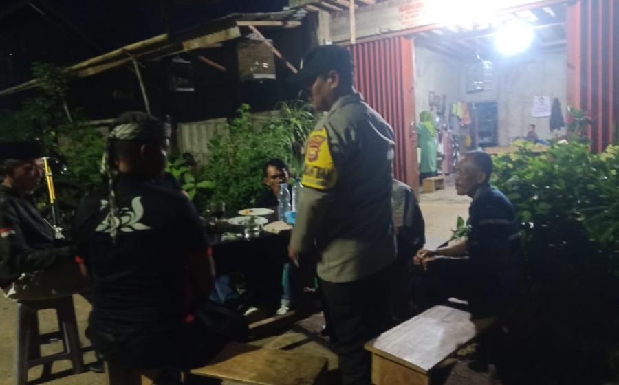 Polsek Muara Sahung Patroli KRYD di Pemukiman Masyarakat Sampaikan Pesan-Pesan Kamtibmas 