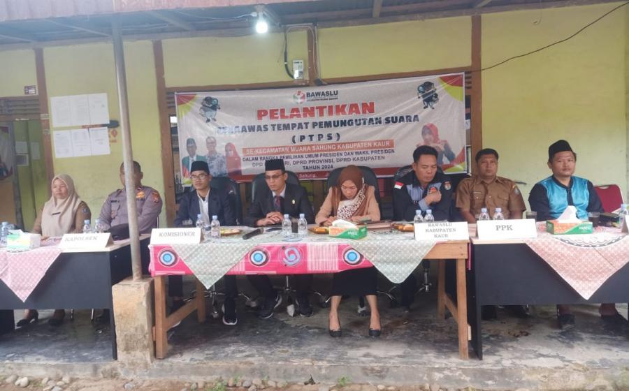 Hadiri Pelantikan PTPS, Polsek Muara Sahung Berharap PTPS Dapat Bekerja Sama Wujudkan Pemilu Aman dan Lancar