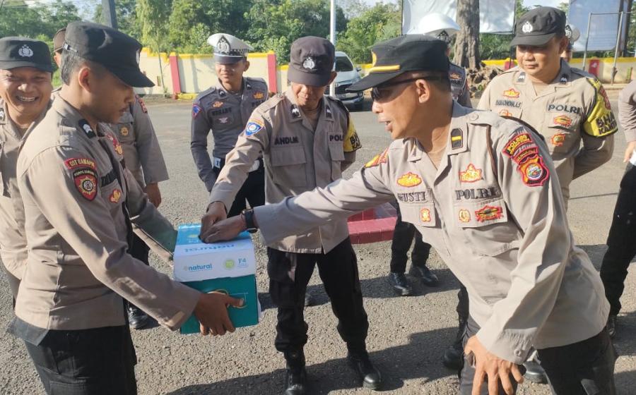 Peduli Masyarakat, Polsek Ketahun Lakukan Gerakan Sedekah Bersama
