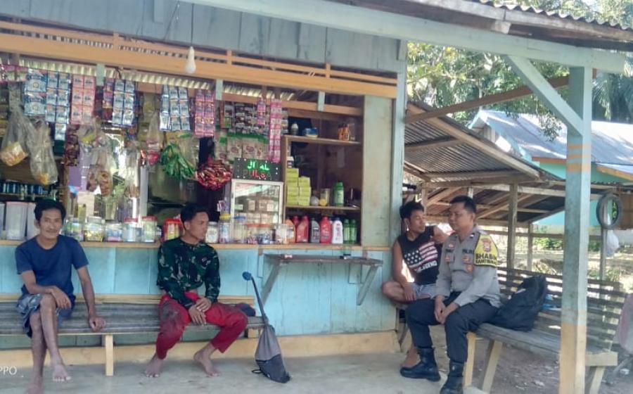 Bhabinkamtibmas Sambang Warga Binaanya Di Desa Talang Baru