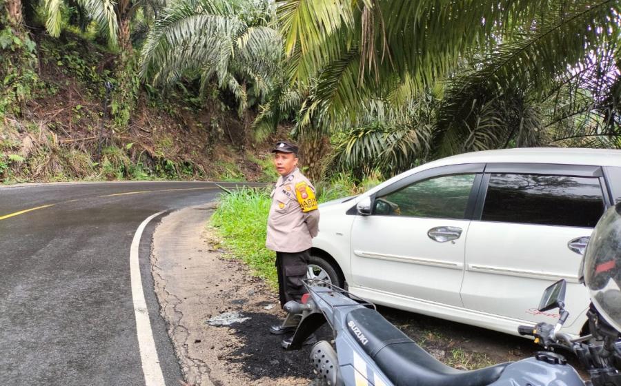Polsek PUT Gelar Pengmanan Jalur Lintas Curup-Lubuklinggau Berikan Rasa Aman kepada Mayarakat