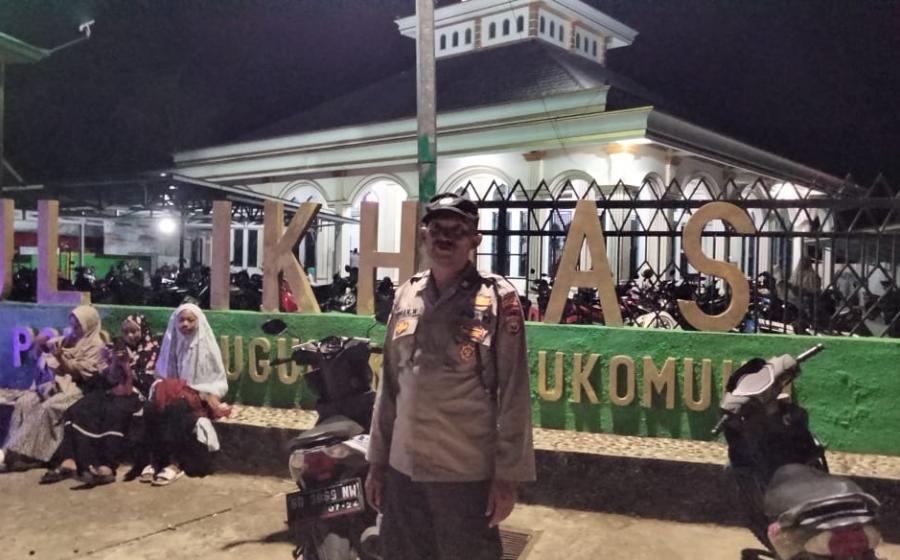 Ciptakan Keamanan di Bulan Ramadhan, Polsek Jajaran Polres Mukomuko Laksanakan Pengamanan Ibadah Tarawih di Masjid 