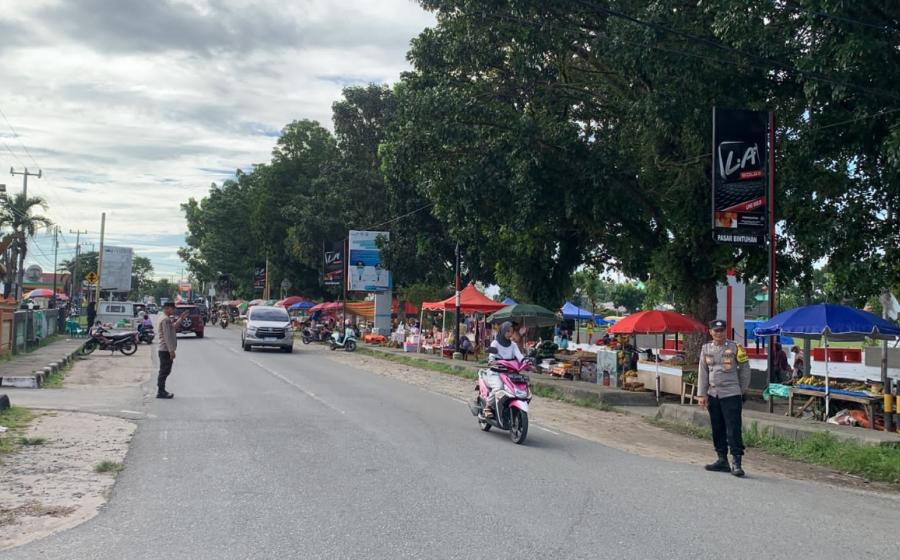 Piket Yanmas Regu I Polres Kaur, Laksanakan Pengamanan dan Turlalin di Lokasi Pasar Kaget Lapangan Merdeka