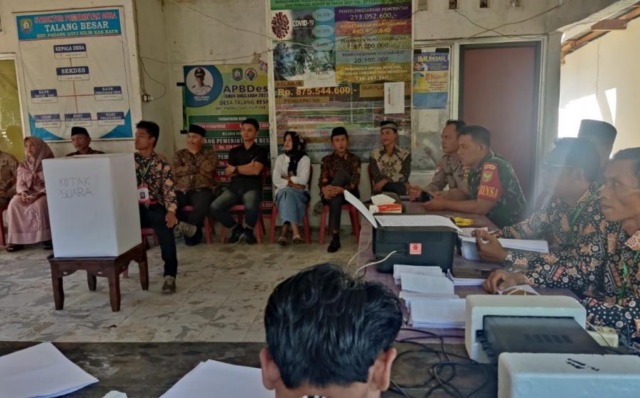 Polsek Kaur Utara Monitoring Pemilihan BPD Desa Talang Besar 