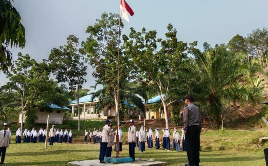 Anggota Polsek Kaur Utara Melaksanakan Police Go To School di SMPN 29 Kaur