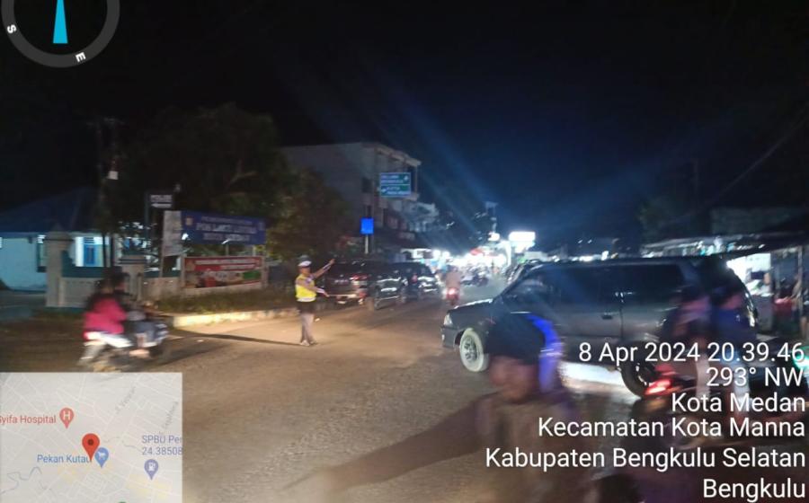 Sat Lantas Polres BS ,Patroli Blue Light Ciptakan  Kenyamanan Ibadah Shalat Tarawih