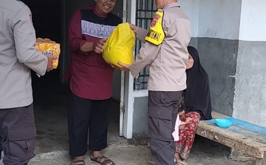 Polsek Curup Bagikan Bingkisan Lebaran Kepada Kaum Dhuafa
