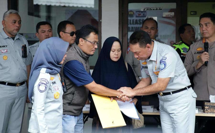 Jasa Raharja Serahkan Santunan Meninggal Dunia Kepada Satu Ahli Waris Korban Laka Km 58 yang Teridentifikasi