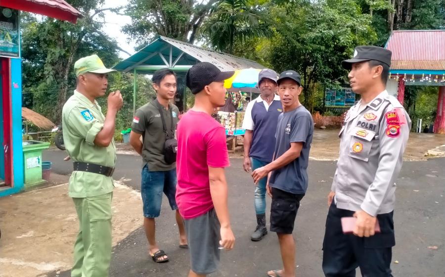 Satbinmas Polres Bengkulu Utara Berikan Imbauan kepada Pengunjung Objek Wisata