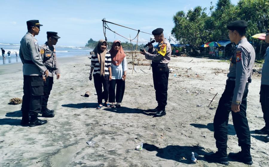 Personel Polres Seluma Laksanakan Pengamanan Obyek Wisata Pantai Pasar Seluma