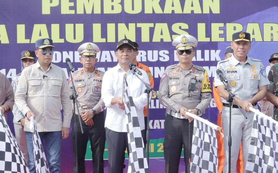 Turut Serta Lepas Arus Balik One Way, Rivan A. Purwantono Imbau Pemudik Kooperatif Ikuti Arahan Petugas 