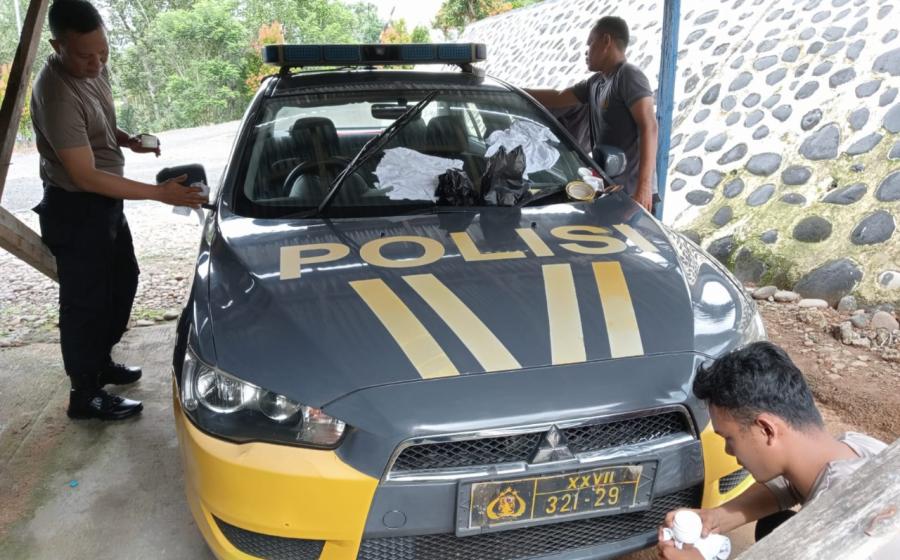 Polsek Batik Nau Rutin Lakukan Pemeliharaan dan Perawatan Kendaraan Dinas 