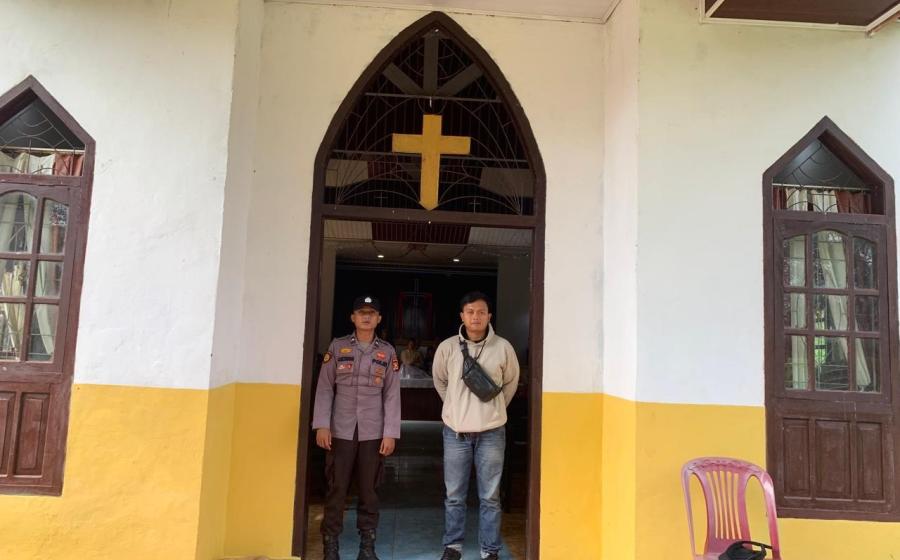 Pengamanan Ibadah di Gereja, Kapolsek PUT bersma Personel Sampaikan Imbauan Kamtibmas 
