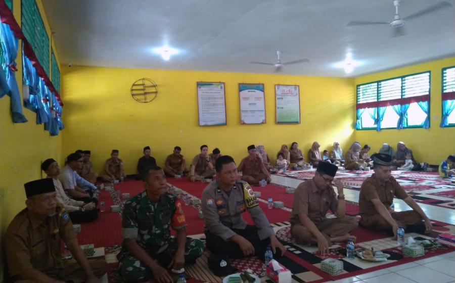 Bhabinkamtibmas Polsek Ketahun Hadiri Halal Bihalal di SMA N 05 Bengkuulu Utara