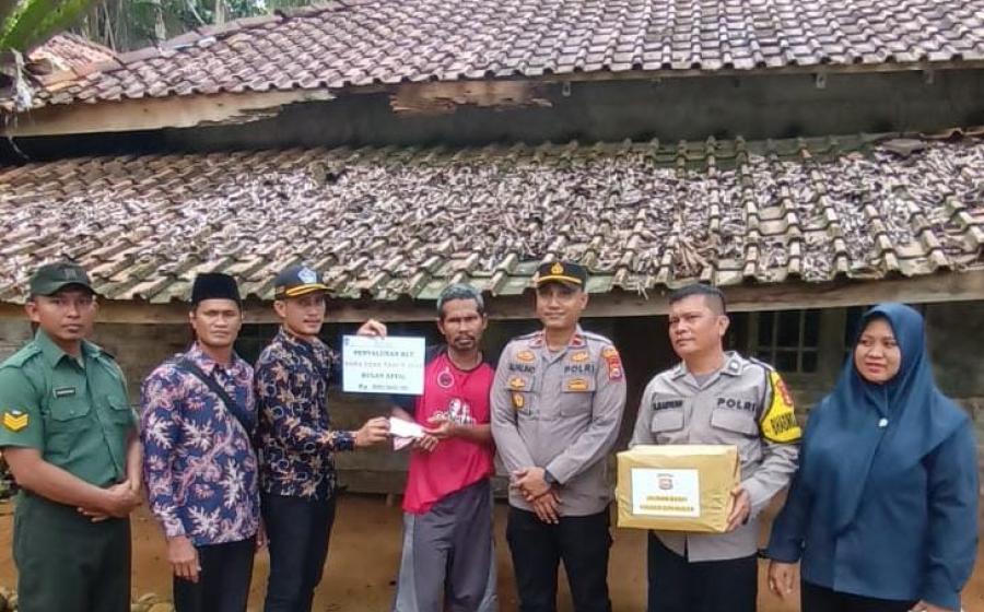 Kapolsek Giri Mulya Laksanakan kegiatan Pembagian BLT DD dan Pembagian Baksos Polsek Giri Mulya di Desa Suka Makmur