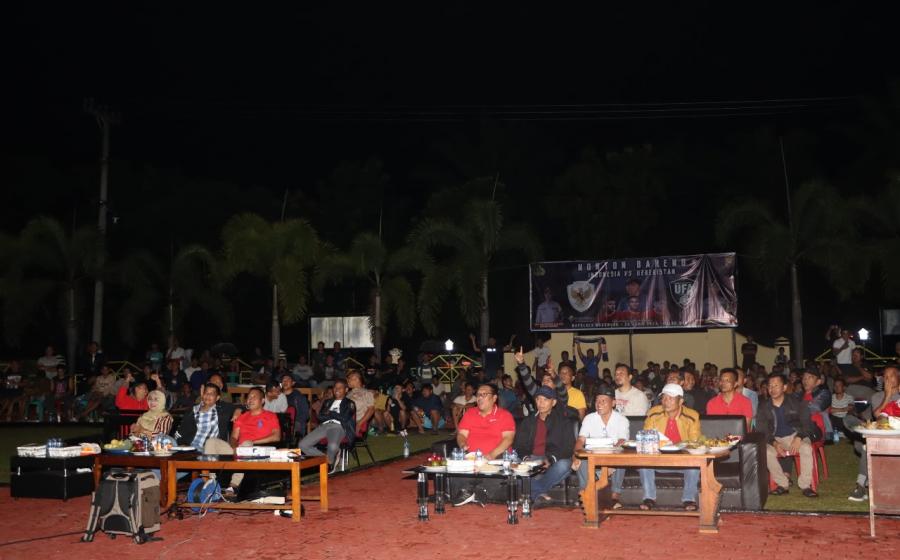 Polres Mukomuko Antusias Bersama Warganya Dukung Timnas Indonesia