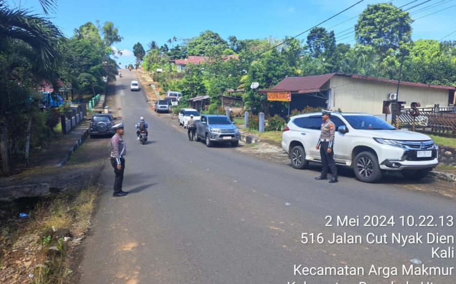 Personel Satlantas Polres Bengkulu Utara Ikut Amankan Rapat Pleno Penetapan Caleg DPRD Kabupaten Bengkulu Utara