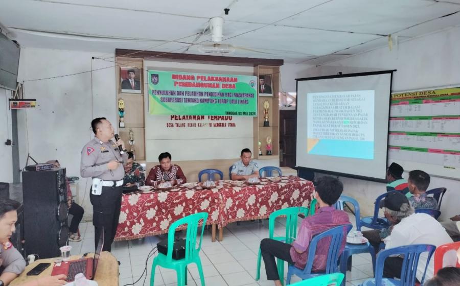 Unit Kamsel Satlantas Polres Bengkulu Utara Bersama Jasa Raharja Gelar Sosialisasi Kamseltibcar Lantas di Desa Talang Denau