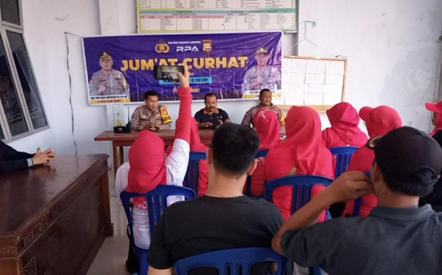 Bhabinkamtibmas Polsek Kotapadang Jumat Curhat di Desa Lubuk Belimbing 