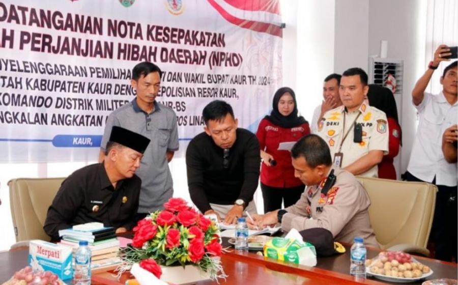 Terima Hibah Untuk Pengamanan Pemilukada 2024 Mendatang, Kapolres Kaur Berharap Pemilukada Berjalan Aman Lancar dan Tertib 