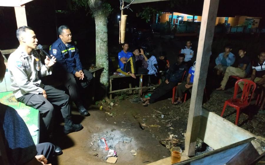 Satbinmas Polres Bengkulu Utara Laksanakan Pembinaan Pos Kamling Kepada Warga 