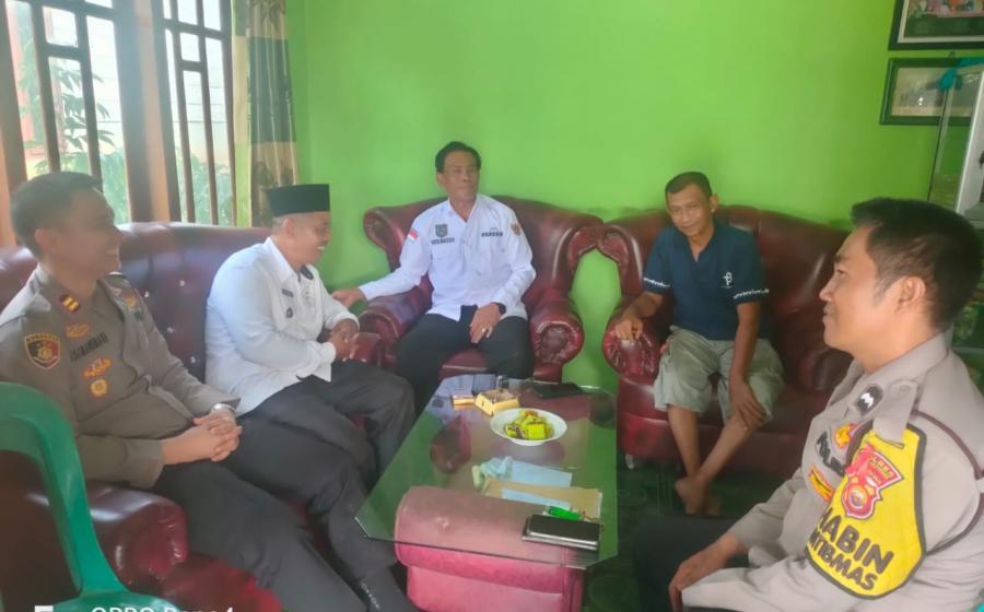 Kapolsek Ketahun Jenguk dan Mengunjungi Babinsa Yang Sedang Sakit