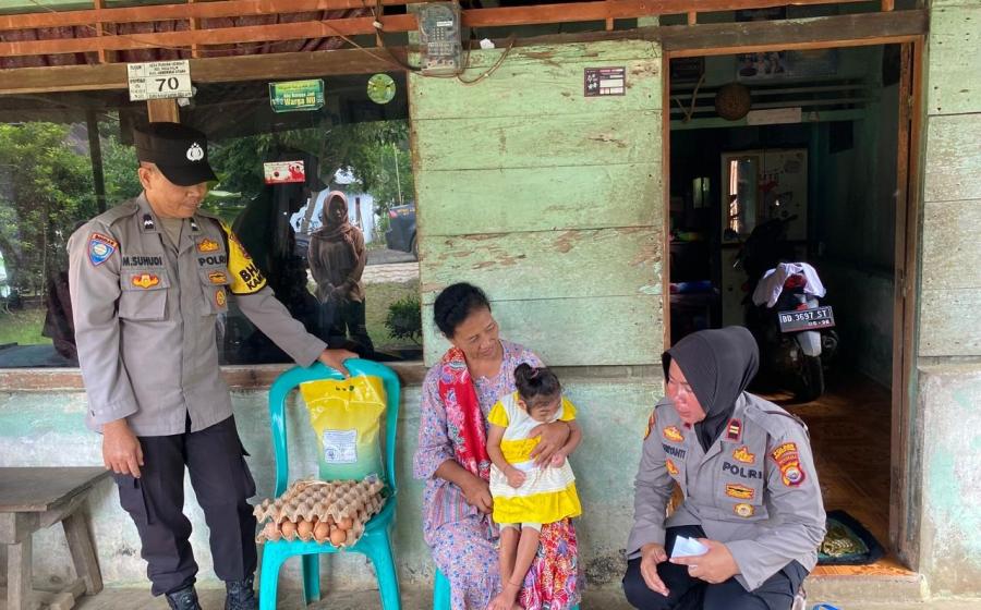 Polsek Kerkap,  Gelar Jumat Berkah Peduli Stunting