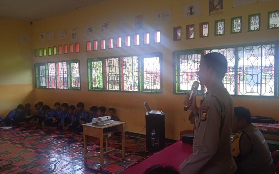 Cegah Kenakalan Siswa Sekolah, Satbinmas Polres Bengkulu Utara Lakukan Sosialisasi