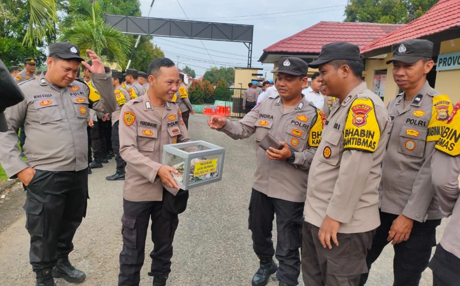 Usai Apel Pagi, Polres Seluma Laksanakan Program Seribu Berbagi 