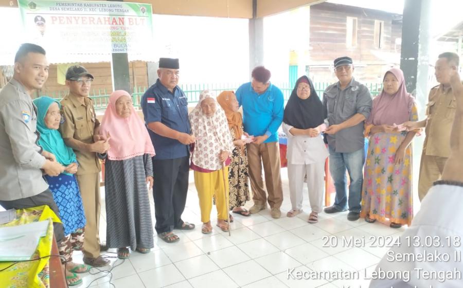 Bhabinkamtibmas Polsek Lebong Tengah Hadiri Penyaluran BLT DD di Desa Semelako II