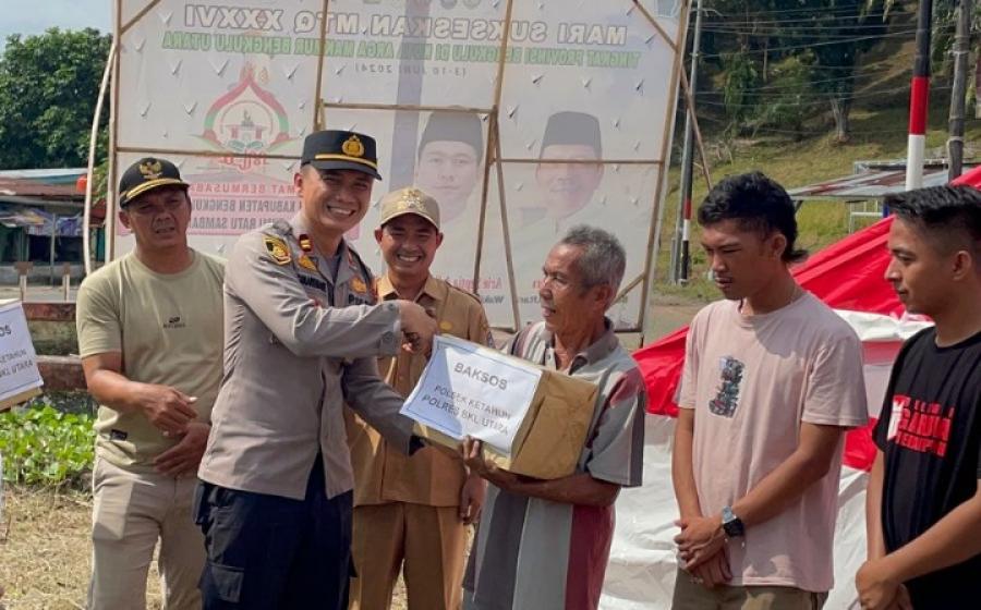 Kapolsek Ketahun Berikan Bantuan Sosial kepada Korban Kebakaran di Desa Bukit Indah