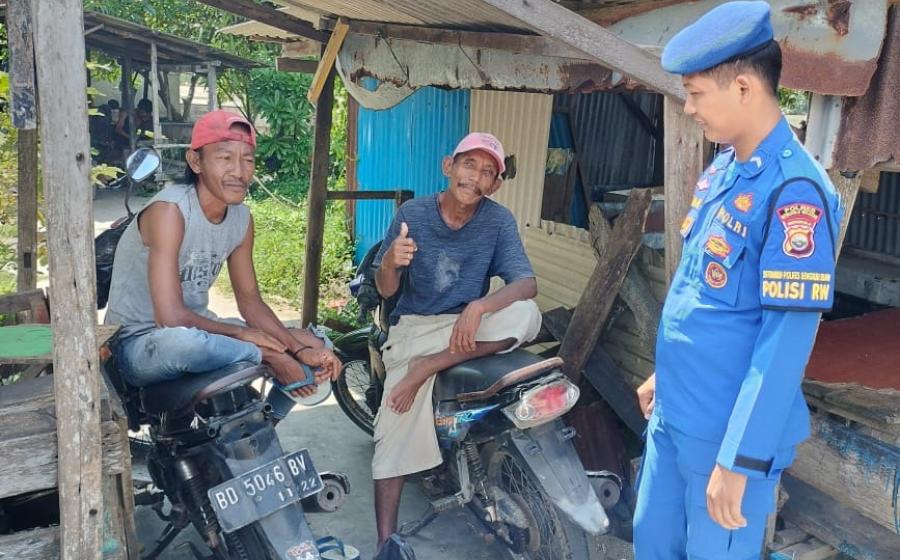 Polisi RW Polairud Sambangi Warga Wujudkan Perairan Pantai Yang Kondusif 