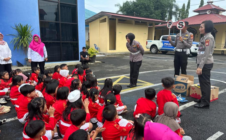 Polres Bengkulu Utara Terima Kunjungan TK Kemala Bhayangkari 29 Bengkulu Utara, Menanamkan Cinta dan Pemahaman Terhadap Kepolisian Sejak Dini