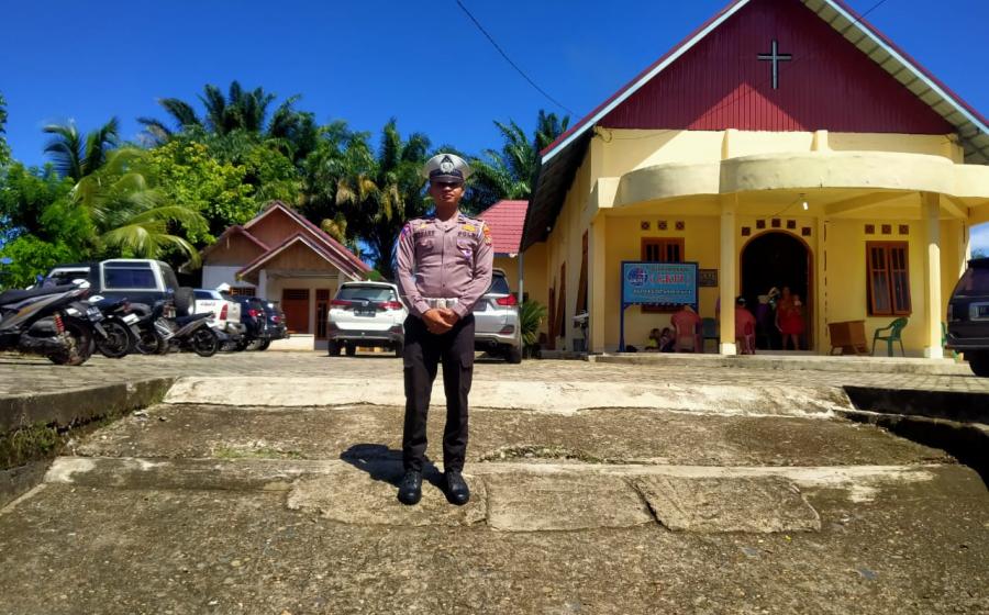 Wujudkan Situasi Aman Dan Kondusif Polsek Ketahun Pam Gereja Di Desa Giri Kencana