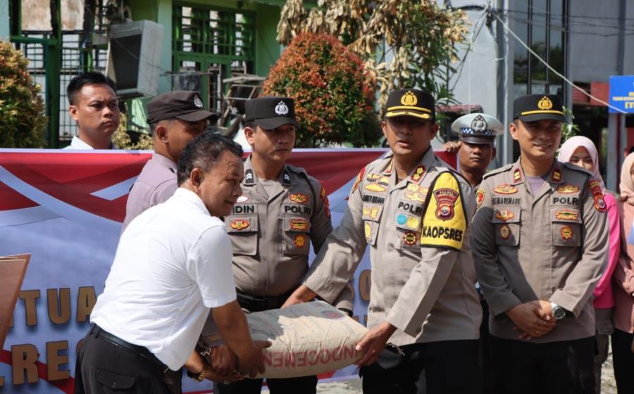 Kapolsek Ketahun Dampingi Kapolres Bengkulu Utara Berikan Baksos Ke SMK N 5 Bengkulu Utara