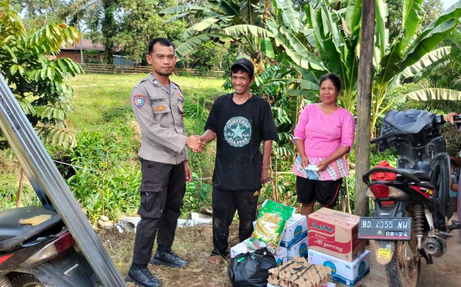 Kapolsek Lubuk Pinang Distribusikan Sembako kepada Warga Desa Lubuk Pinang