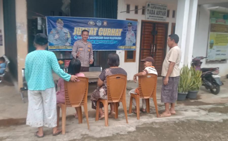 Polsek Kotapadang Jumat Curhat di Desa Taba Anyar, Dengarkan Keluhan Warga 