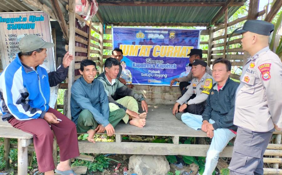 Jumat Curhat di Kelurahan Kesambe Baru, Polsek Selupu Rejang Sampaikan Imbaun Kamtibmas 