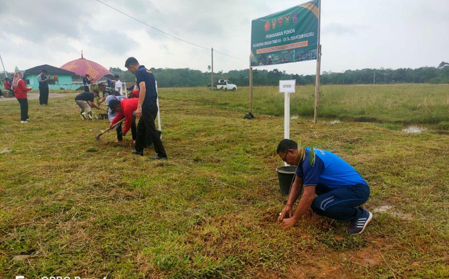 Polsek Ketahun dan Kodim Lakukan Karya Bhakti Penanaman Pohon Dalam Rangka TMMD Ke-120