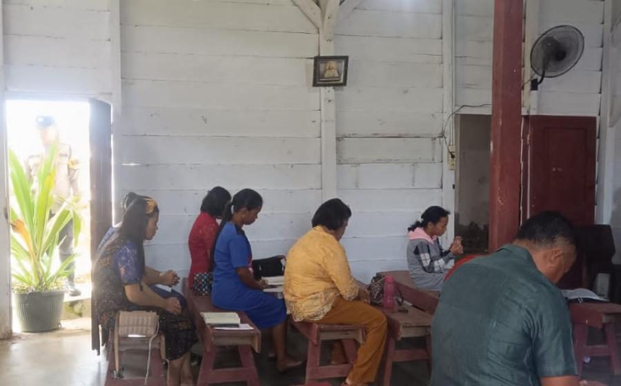 Minggu Kasih, Polsek Kaur Selatan bersama Jemaat Pospel HKBP Desa Padang Petron 